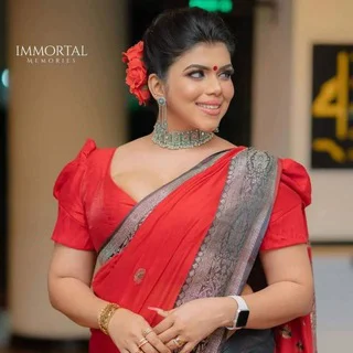 නිලියන්ට අතෙ ගහමු