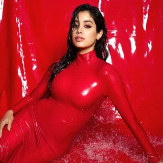 LAAL HAI MERI 💋
