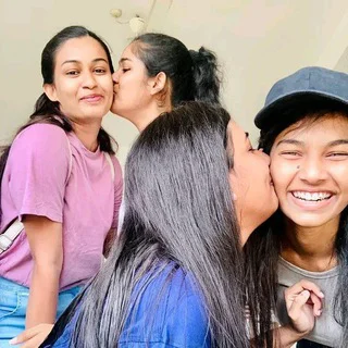 අඳුරන කෙල්ලන්ට messy Poll