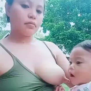 Breastfeeding 🍼🍒