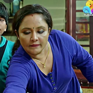 Nisha Sarang fans ( നീലു അമ്മ )